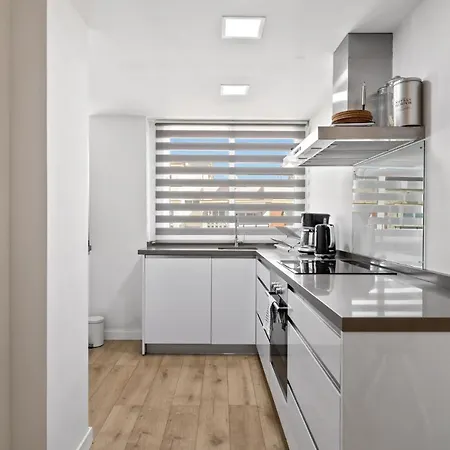 公寓 And Modern By Costarentals - Ref 34 *